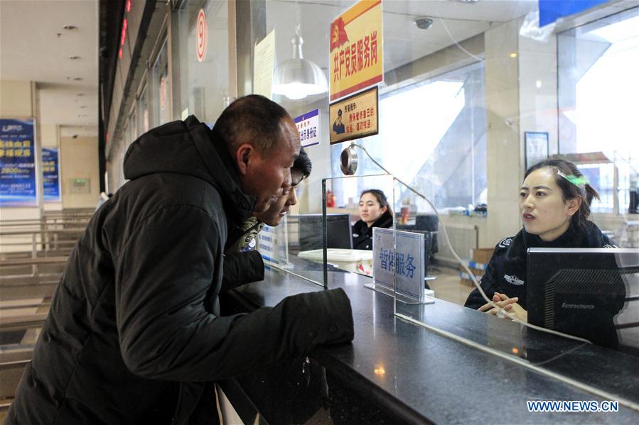 CHINA-YINCHUAN-SNOWFALL-SHUTTLE BUS-OUT OF SERVICE