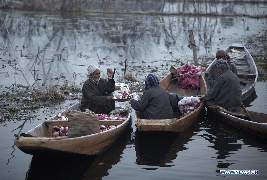 INDIA-KASHMIR-SRINAGAR-FLOATING VEGETABLE-MARKET