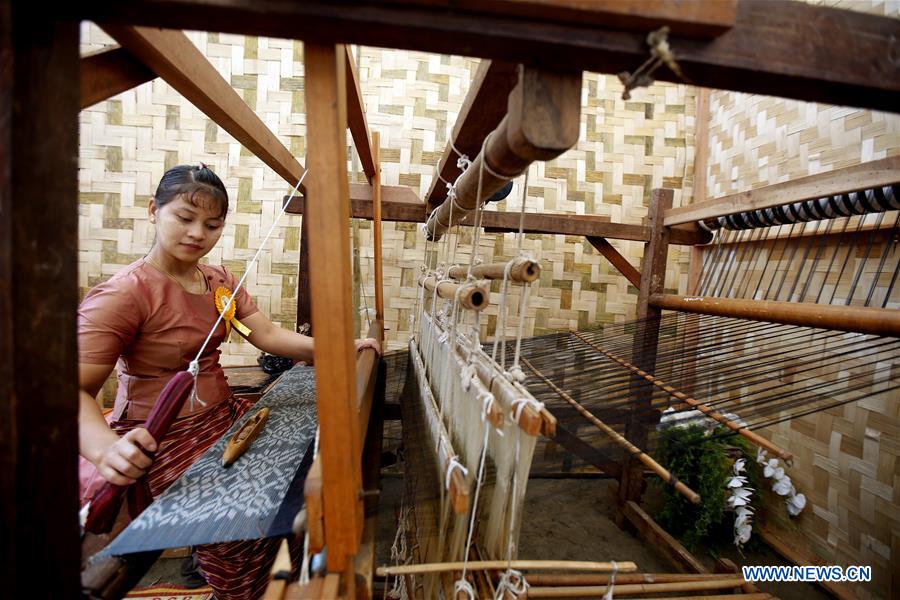 MYANMAR-YANGON-ARTS AND CRAFTS