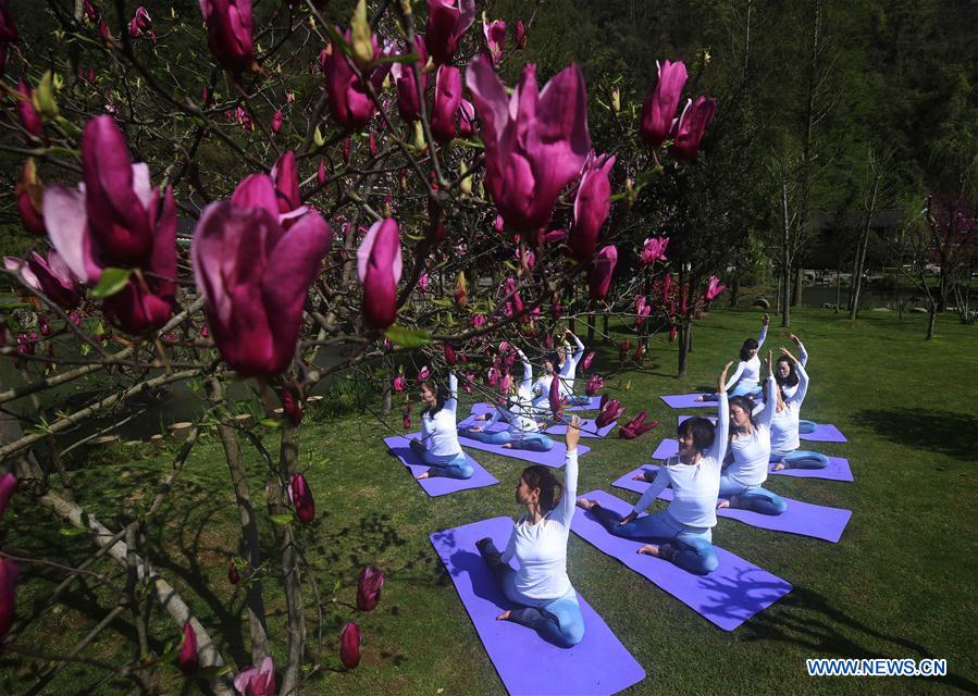 #CHINA-HUNAN-ZHANGJIAJIE-YOGA (CN)