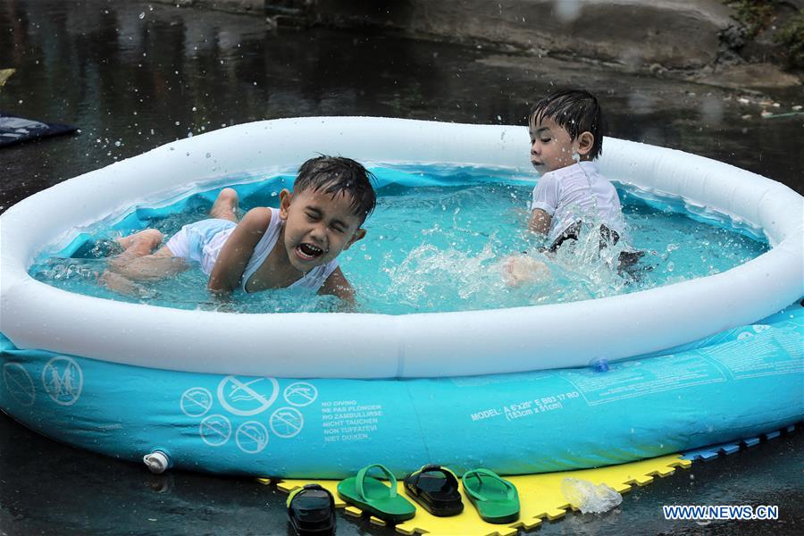 PHILIPPINES-SAN JUAN CITY-DAILY LIFE