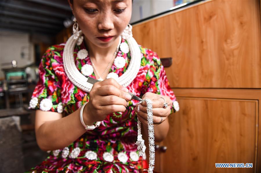 CHINA-GUIZHOU-KAILI-SILVERSMITH (CN)