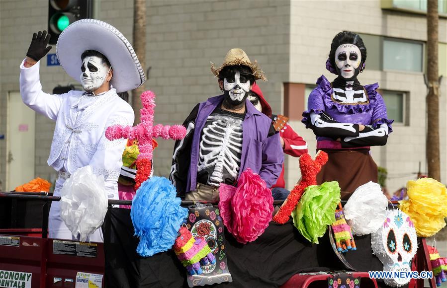 U.S.-LOS ANGELES-CHRISTMAS PARADE