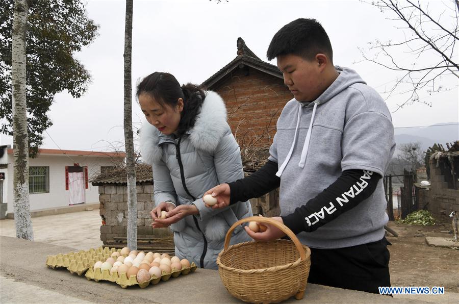 (TWO SESSIONS)CHINA-GANSU-NPC-DEPUTY-RURAL E-COMMERCE (CN)