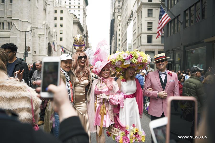 U.S.-NEW YORK-EASTER PARADE-BONNET FESTIVAL