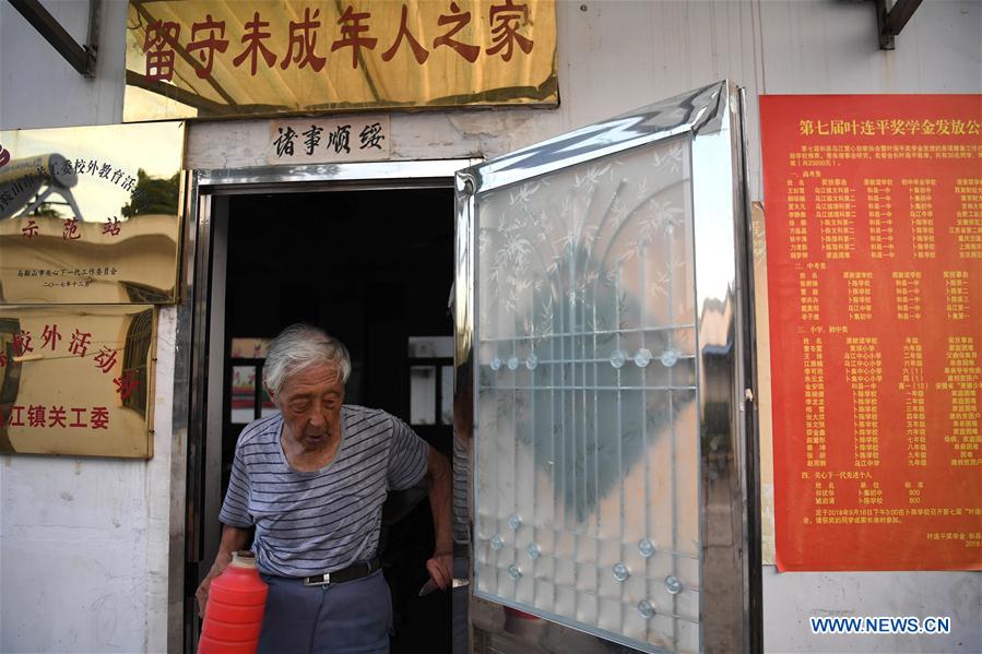 CHINA-ANHUI-HEXIAN COUNTY-ELDER-VOLUNTEER FOR LEFT-BEHIND CHILDREN (CN)