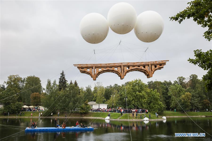 RUSSIA-MOSCOW-FLYING BRIDGE