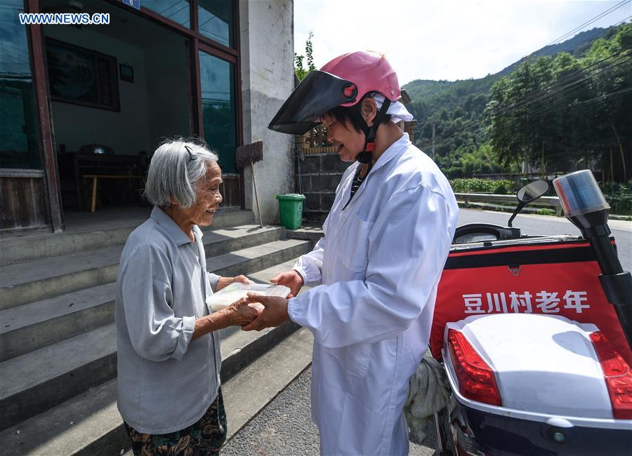 CHINA-ZHEJIANG-ELDERLY PEOPLE-CARING (CN)