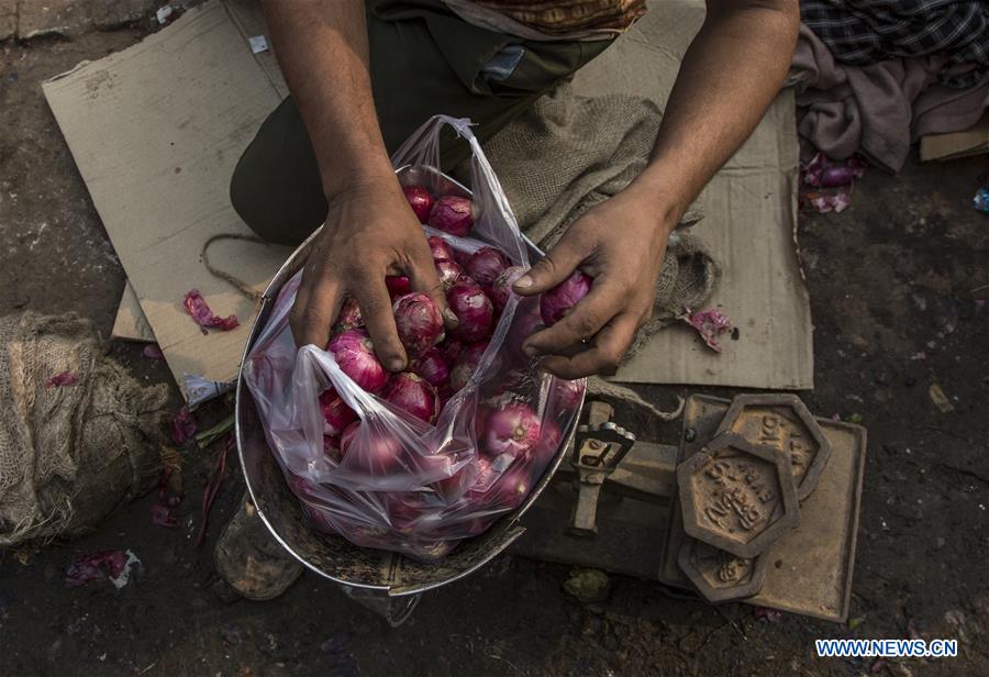 INDIA-NEW DELHI-ONION PRICES-INCREASE