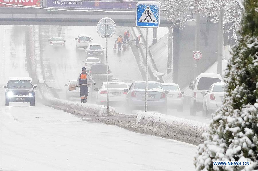 UZBEKISTAN-TASHKENT-SNOWFALL