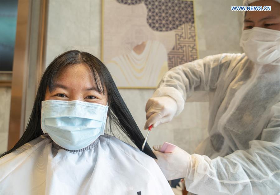 CHINA-HUBEI-WUHAN-LONGTAITOU DAY-MEDICAL STAFF-HAIRCUT (CN)