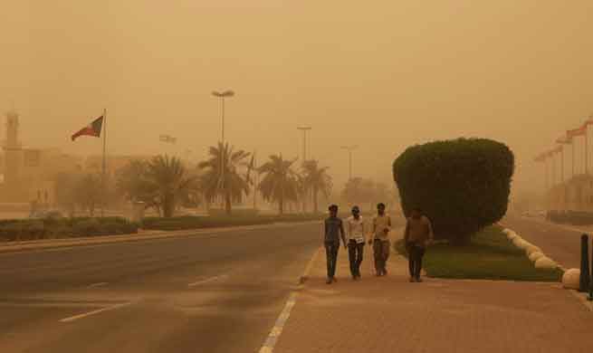 Kuwait City engulfed by heavy sandstorm