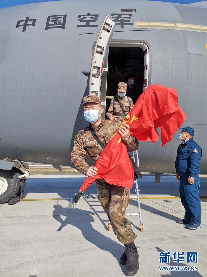 （聚焦疫情防控·圖文互動）（5）空軍第四次向武漢大規(guī)?？者\醫(yī)療隊員和物資