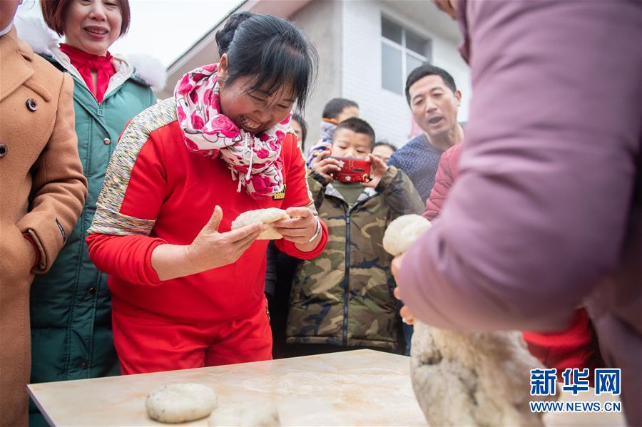 （新春走基層）（5）湖南辰溪：農(nóng)民趣味運(yùn)動(dòng)會(huì)迎新年