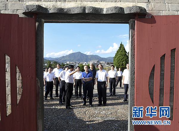 9月24日至26日，中共中央政治局常委、中央紀(jì)委書(shū)記王岐山在福建調(diào)研。這是9月24日，王岐山在上杭縣古田鎮(zhèn)參觀古田會(huì)議會(huì)址。新華社記者張鐸攝