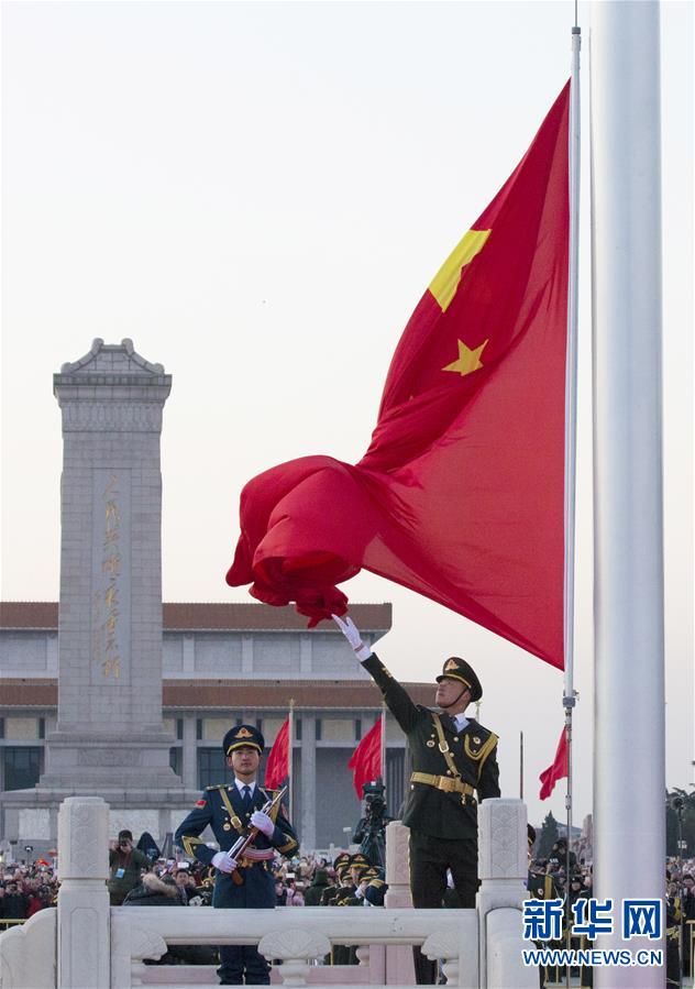 （社會）（14）人民解放軍首次執(zhí)行天安門廣場升國旗任務