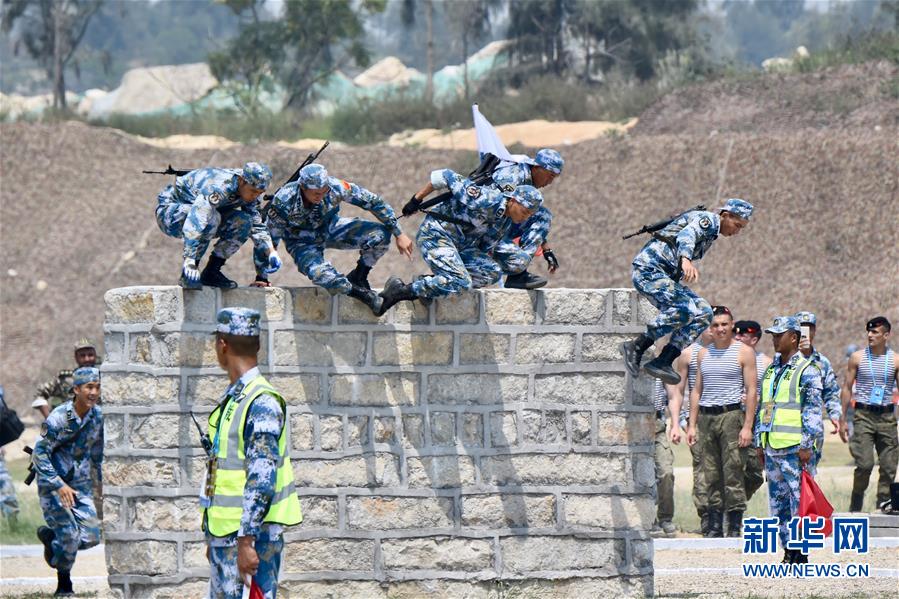 （軍事·圖文互動）（4）海上登陸賽障礙賽打響　中國隊包攬前3名