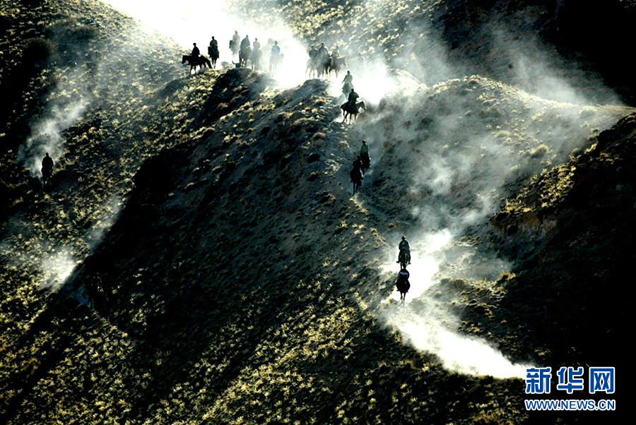 （自信中國·70年啟示錄·圖文互動）（1）富國強(qiáng)軍筑長城——從壯闊70年看中國強(qiáng)軍