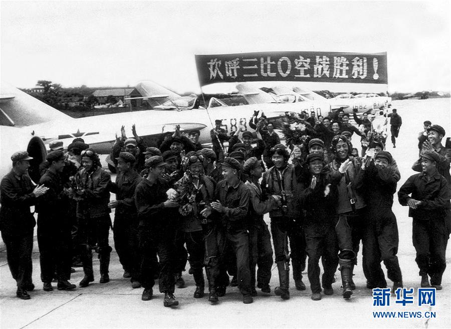 （新華全媒頭條·人民空軍70年·圖文互動(dòng)）（4）陽(yáng)光照耀奮飛的航程——黨中央、中央軍委和習(xí)主席關(guān)心人民空軍建設(shè)發(fā)展紀(jì)實(shí)