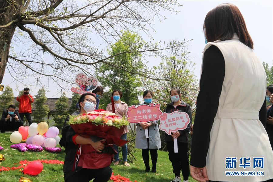 （新華全媒頭條·圖文互動）（13）“我看不見你的樣子，但我知道你是誰”——寫在國際護士節(jié)來臨之際