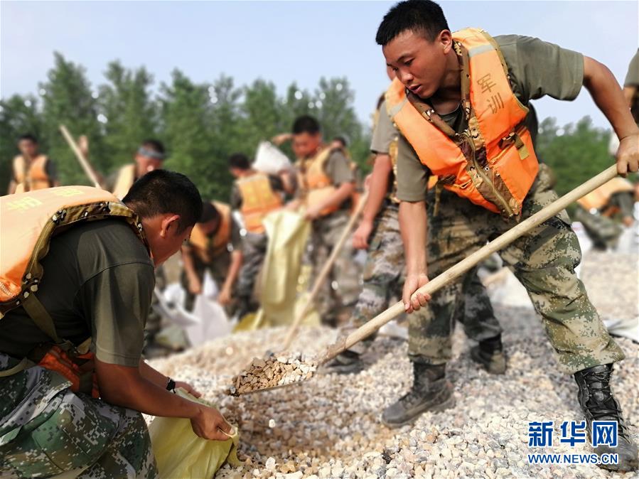 （圖文互動）（4）五十勇士戰(zhàn)江洲——陸軍第71集團軍某旅工兵連黨員突擊隊九江搶險記事