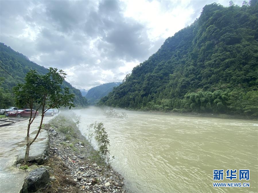 （防汛抗洪·圖文互動(dòng)）（1）山洪襲來(lái)前，澧水河畔大轉(zhuǎn)移