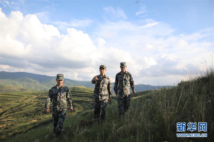 （圖文互動(dòng)）（4）對(duì)黨赤“淳” 為國(guó)志“靜”——記戰(zhàn)略支援部隊(duì)某部高級(jí)工程師淳靜