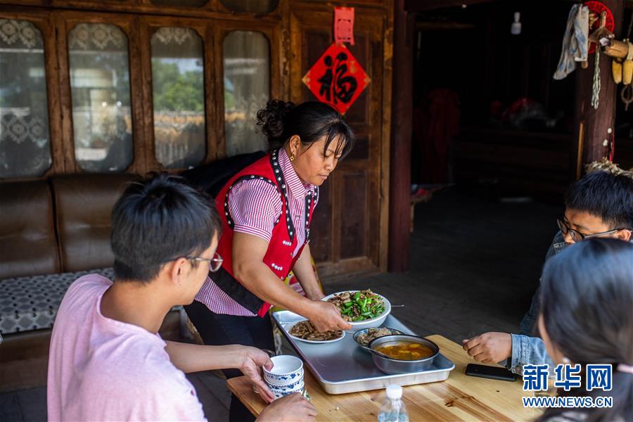 （新華全媒頭條·決戰(zhàn)決勝脫貧攻堅(jiān)·督戰(zhàn)未摘帽貧困縣·圖文互動(dòng)）（10）脫貧的歌聲——云南直過民族和人口較少民族共入新時(shí)代