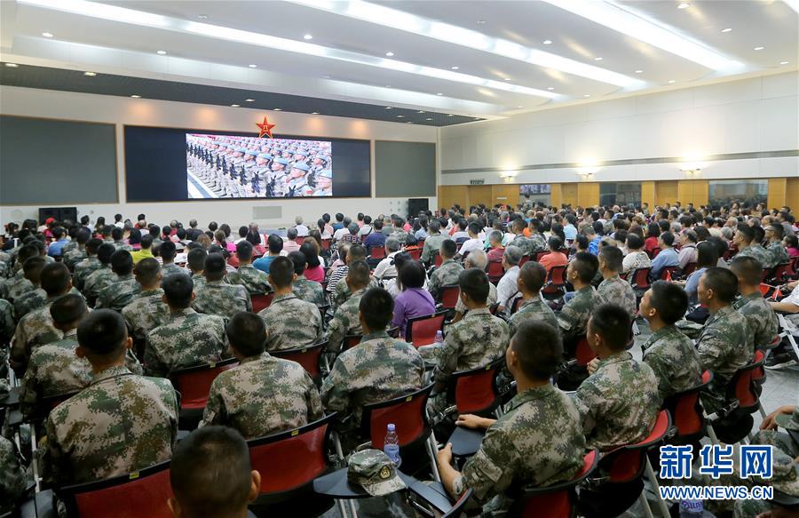 （圖文互動）（3）“我和我的祖國，一刻也不能分割”——解放軍駐香港部隊與市民共同慶祝國慶70周年見聞