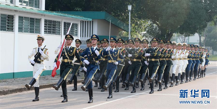 （圖文互動）（5）“我和我的祖國，一刻也不能分割”——解放軍駐香港部隊與市民共同慶祝國慶70周年見聞