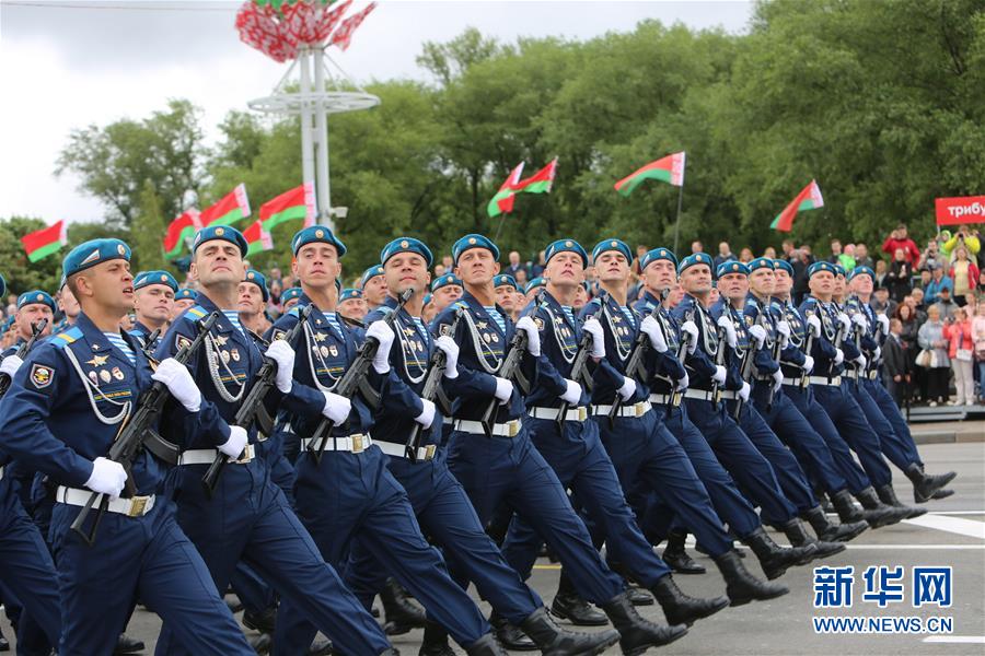 （國際）（3）白俄羅斯舉行獨(dú)立日閱兵式　解放軍儀仗隊(duì)首次應(yīng)邀參加