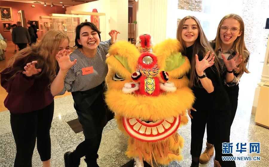 （國際·圖文互動）（5）白俄羅斯國家美術館里的中國年